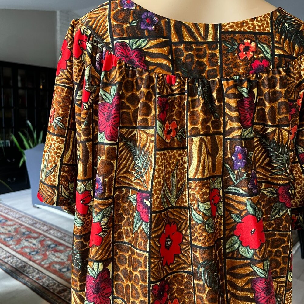 Anthony Richards Hawaiin Lounge Dress w/ side pockets